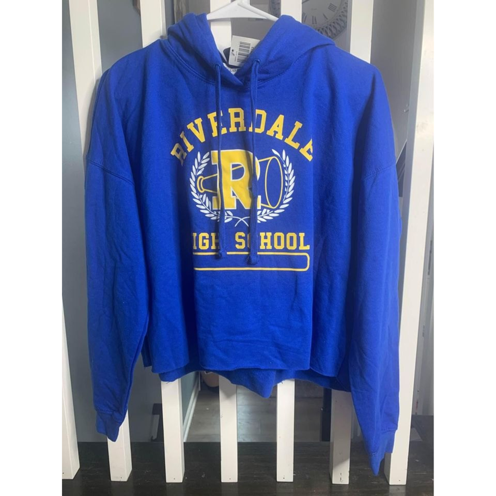 NWT | Spencer’s | Riverdale cropped logo sweatshirt | size m | MSRP $39